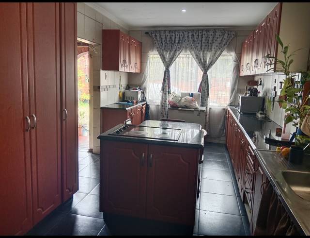 3 BEDROOM HOUSE FOR SALE IN RAISETHORPE